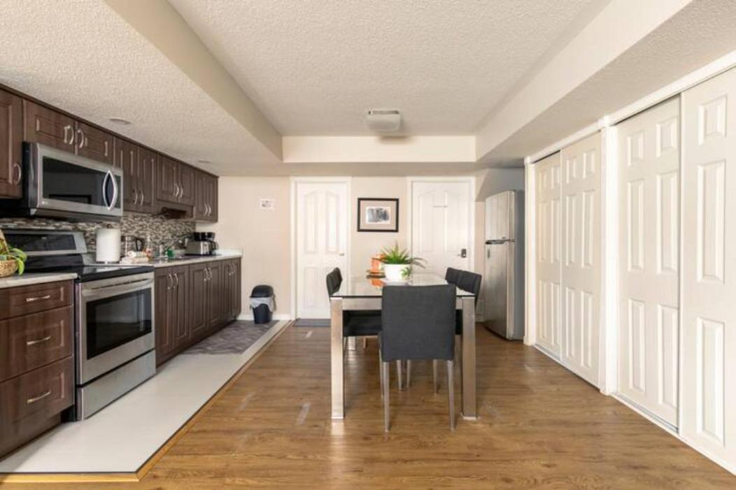 Self check-in spacious apartment with full Kitchen view 5
