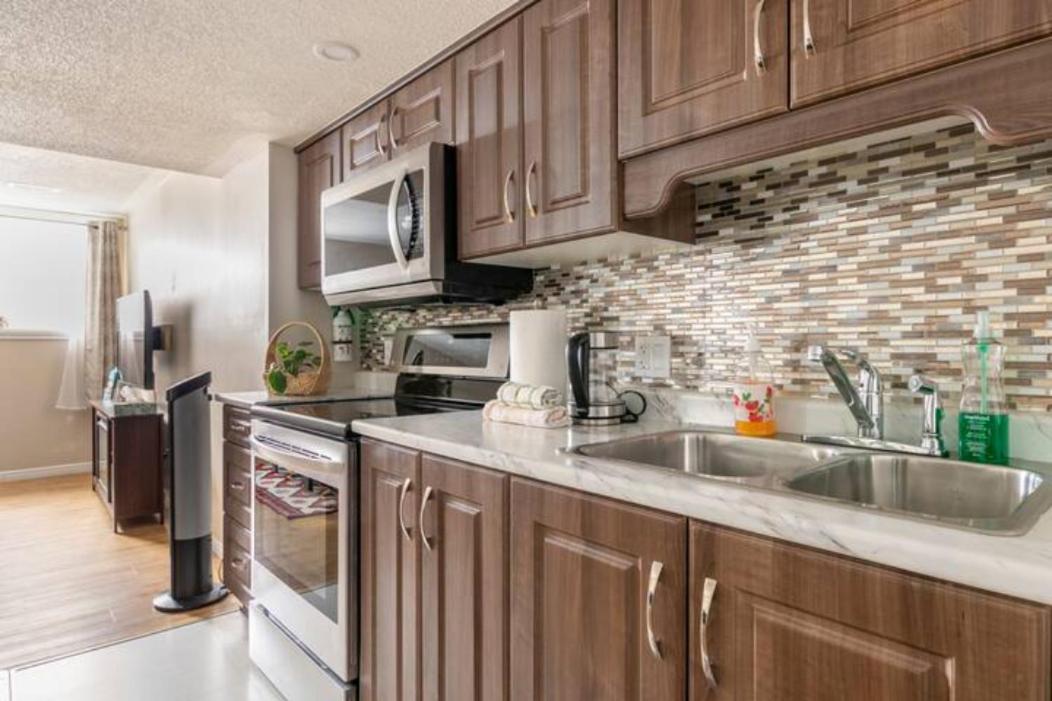 Self check-in spacious apartment with full Kitchen view 4