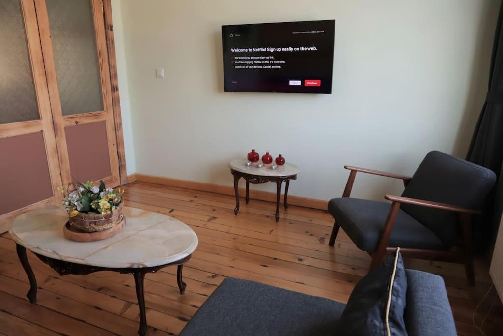 Waterfront Apartment by the Tram - Terrace with Dome & Golden Horn View in Fatih