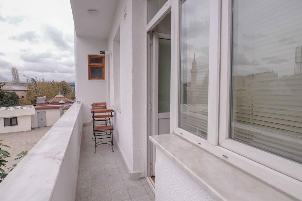 Waterfront Apartment by the Tram - Terrace with Dome & Golden Horn View in Fatih