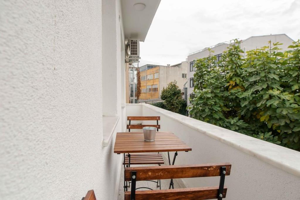 Waterfront Apartment by the Tram - Terrace with Dome & Golden Horn View in Fatih