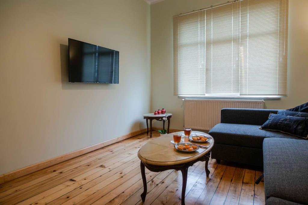 Waterfront Apartment by the Tram - Terrace with Dome & Golden Horn View in Fatih