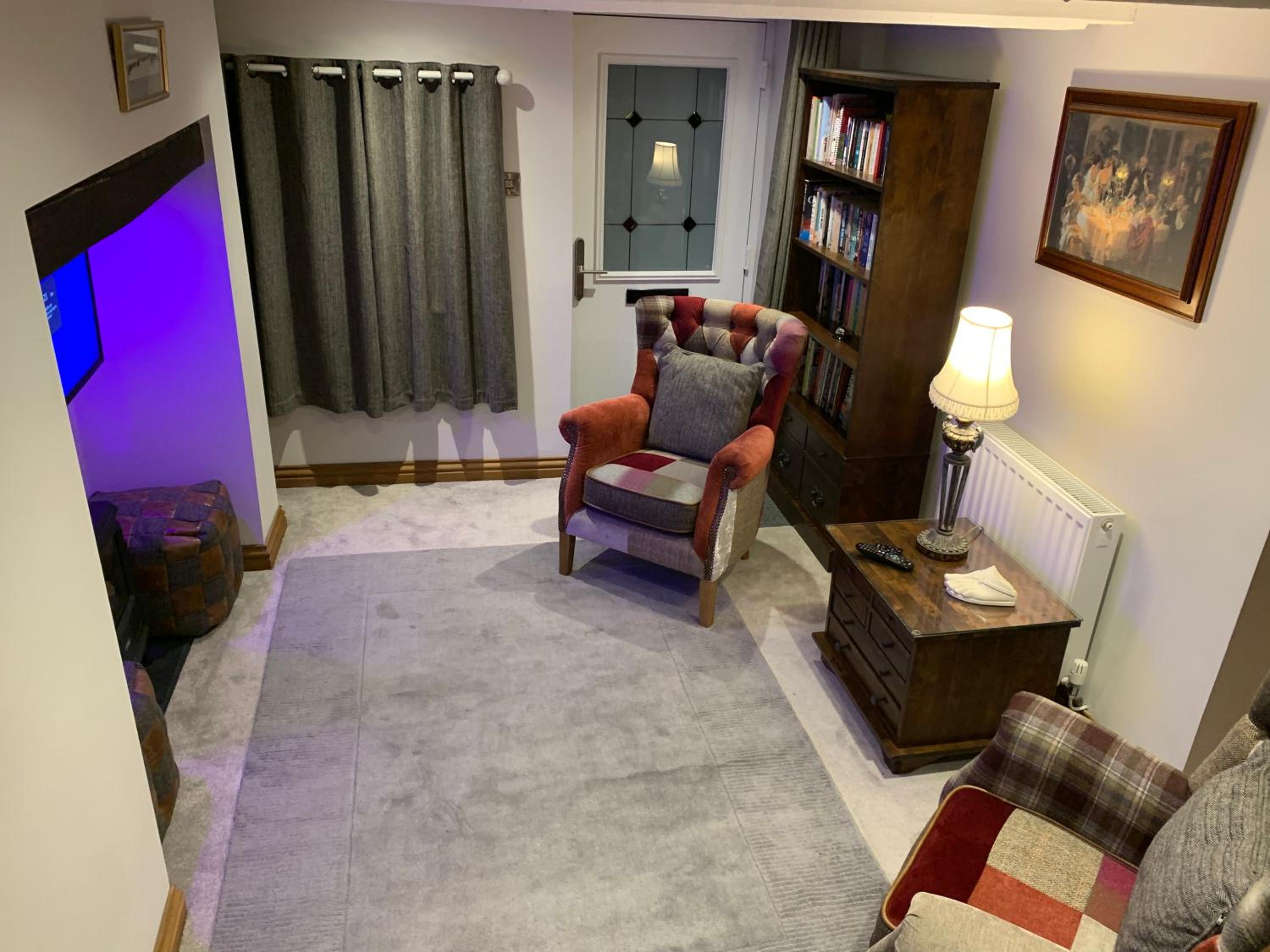 Broombush B & B & Yr Nyth Shepherds Hut