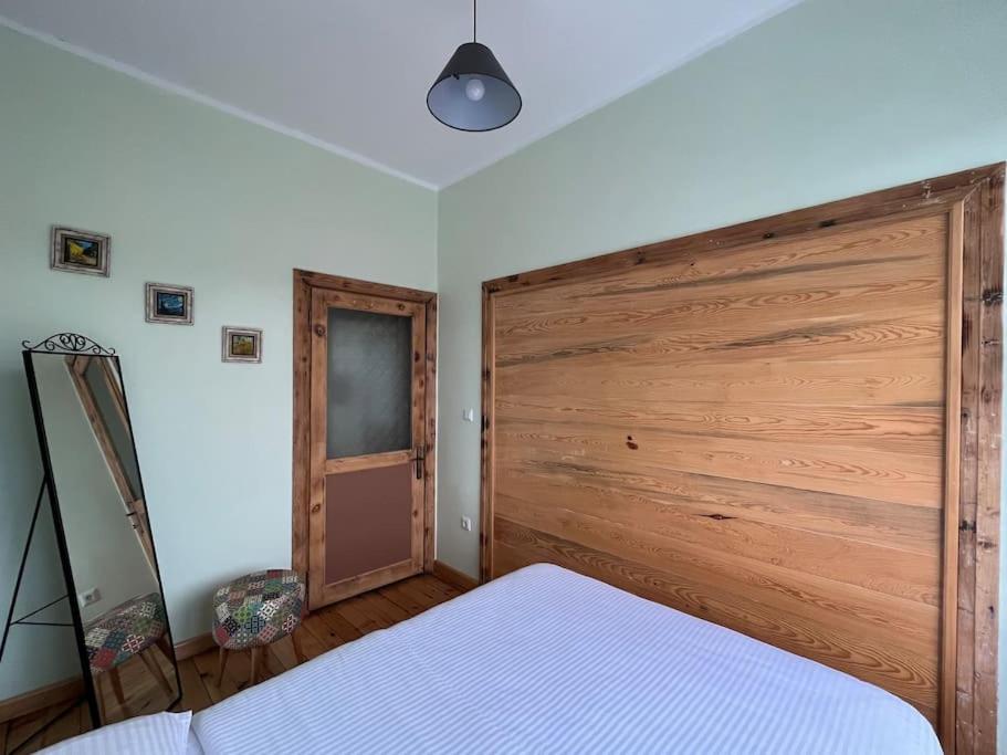 Waterfront Apartment by the Tram - Terrace with Dome & Golden Horn View in Fatih