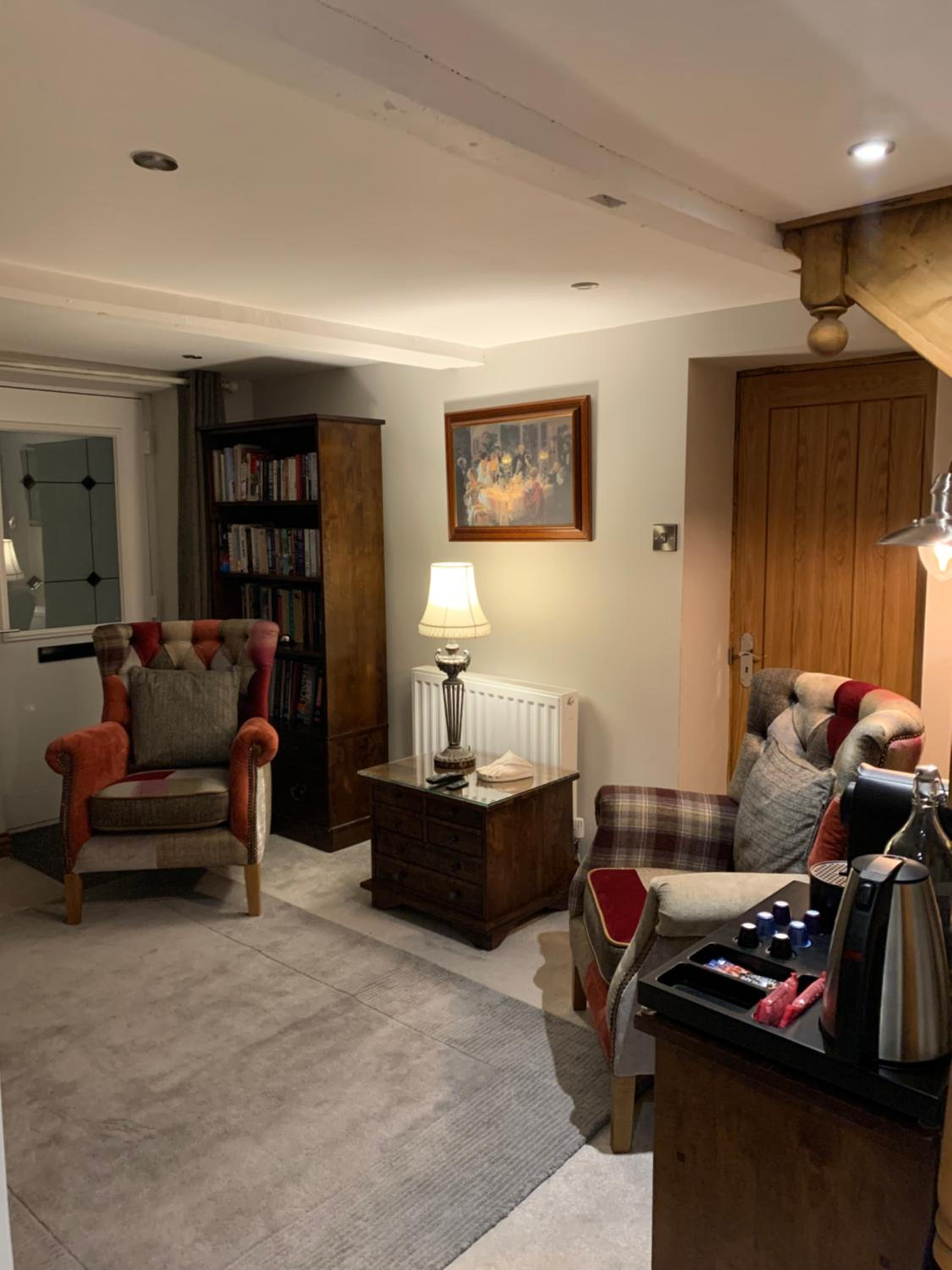 Broombush B & B & Yr Nyth Shepherds Hut