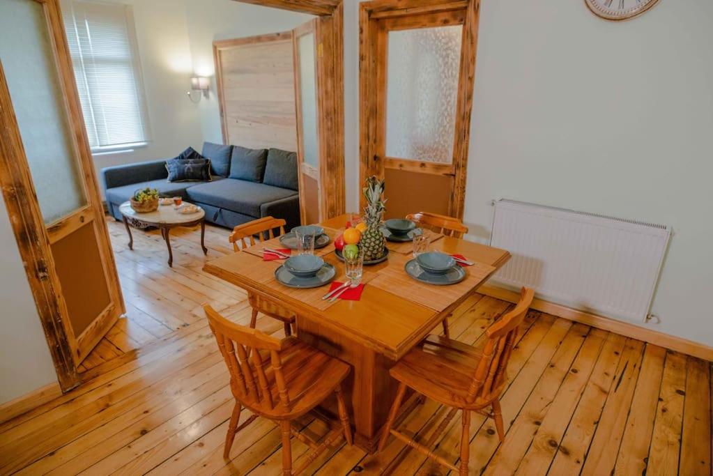 Waterfront Apartment by the Tram - Terrace with Dome & Golden Horn View in Fatih