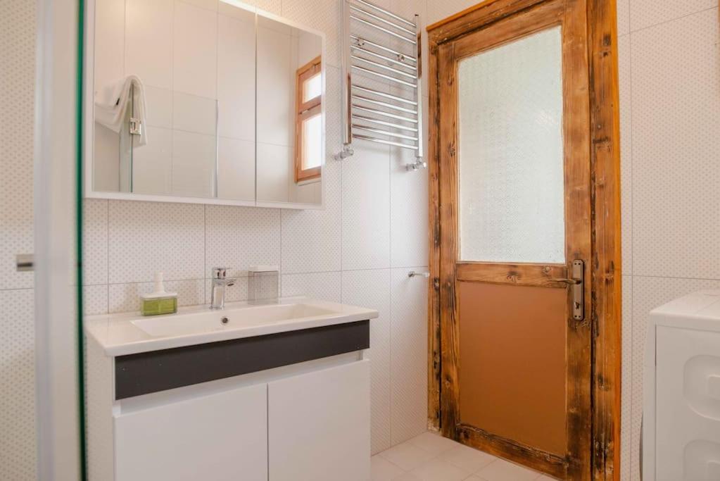 Waterfront Apartment by the Tram - Terrace with Dome & Golden Horn View in Fatih