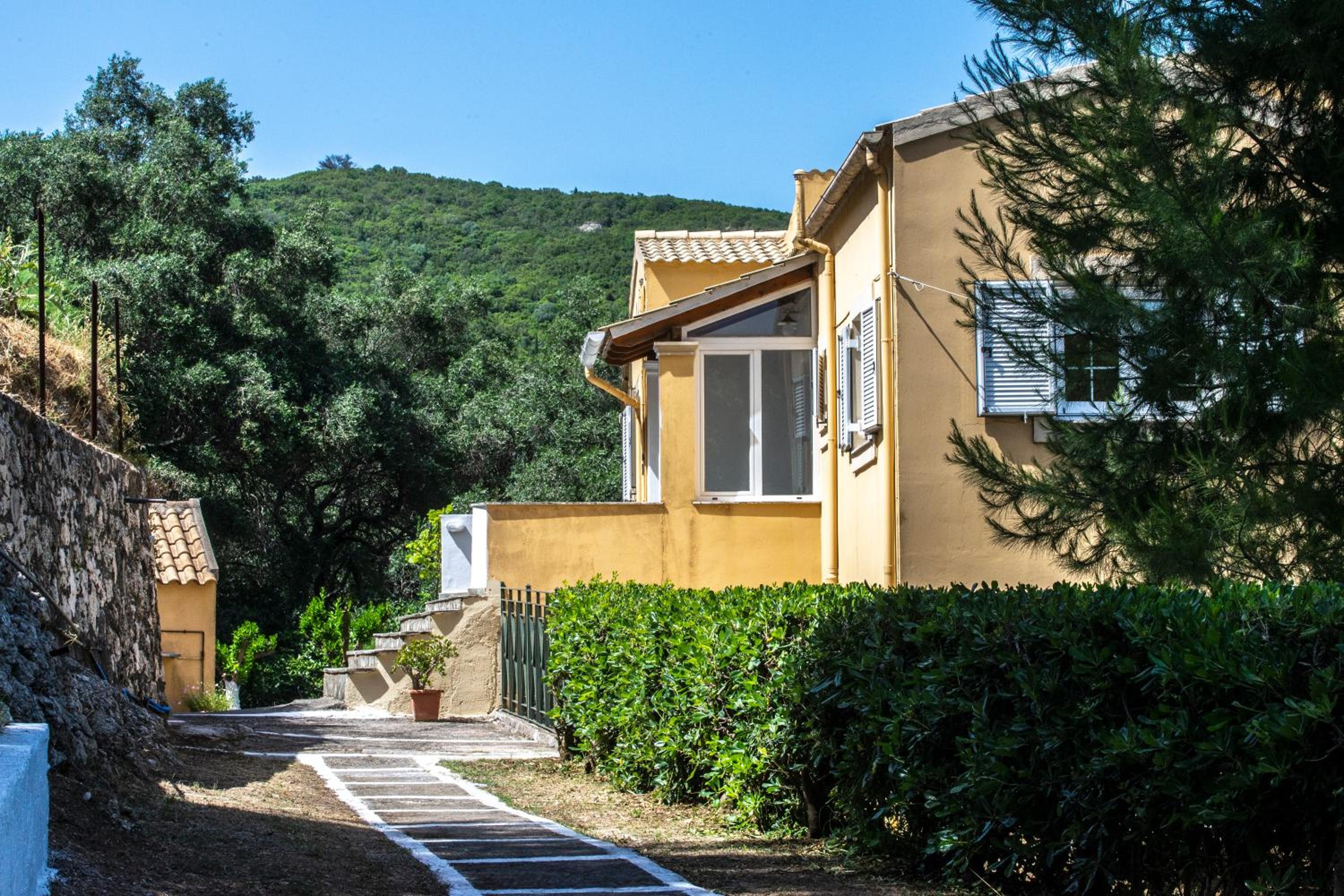 Giannis House 2022 view 3