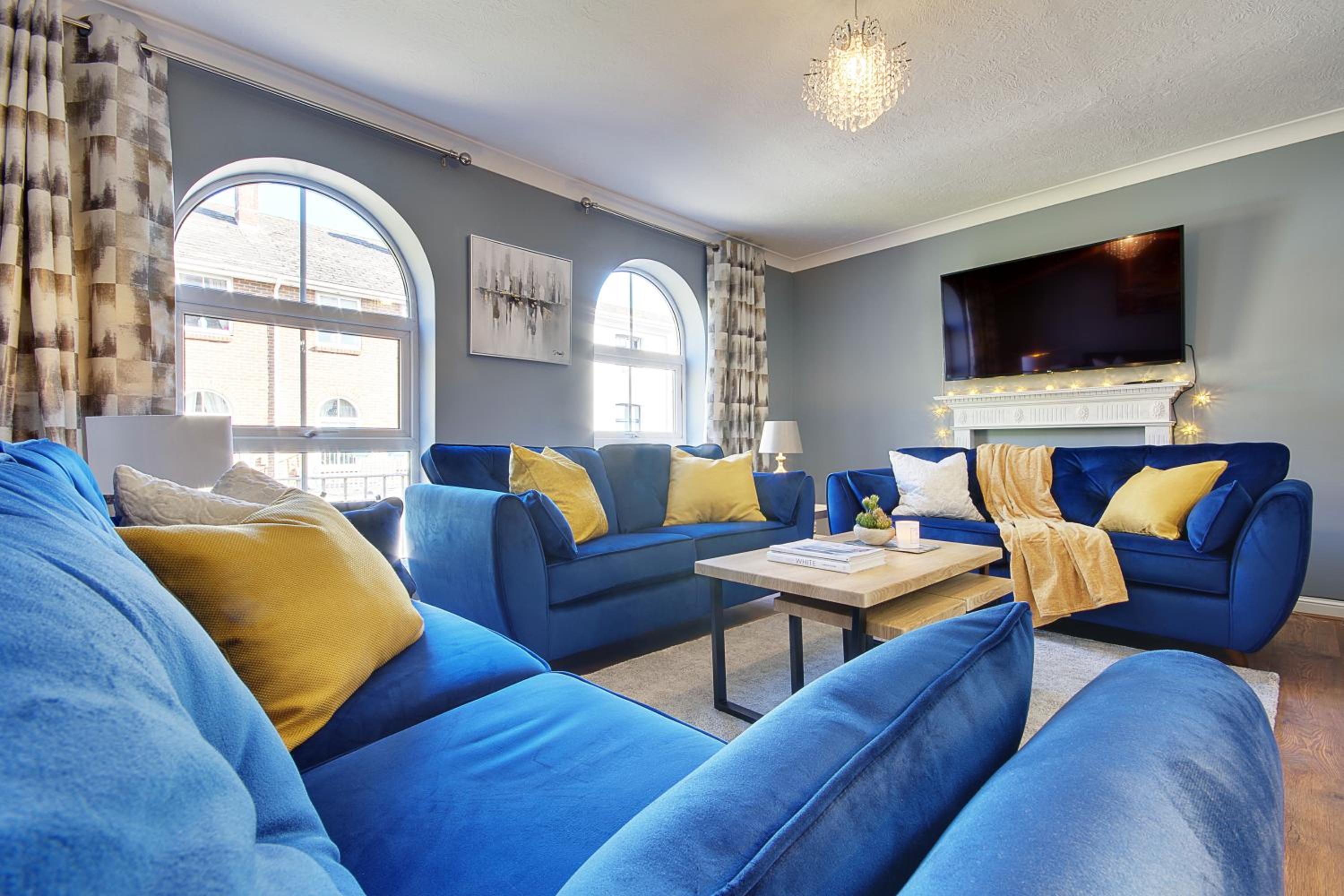 14 Oxford Mews - 5 Star Living for up to 10 People view 3