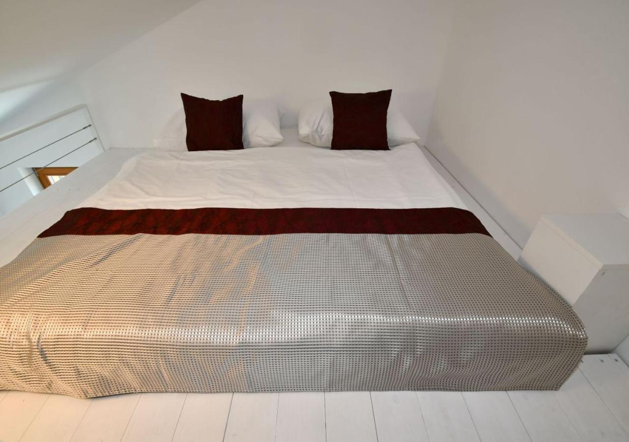 EFI Residence Holzova 28