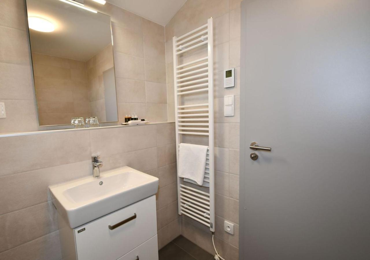 EFI Residence Holzova 28