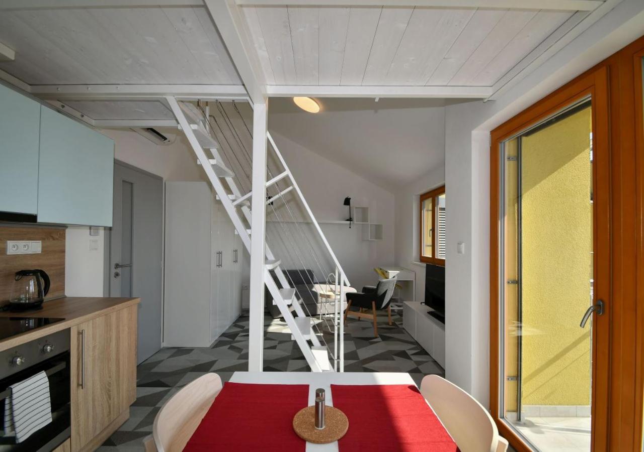 EFI Residence Holzova 28