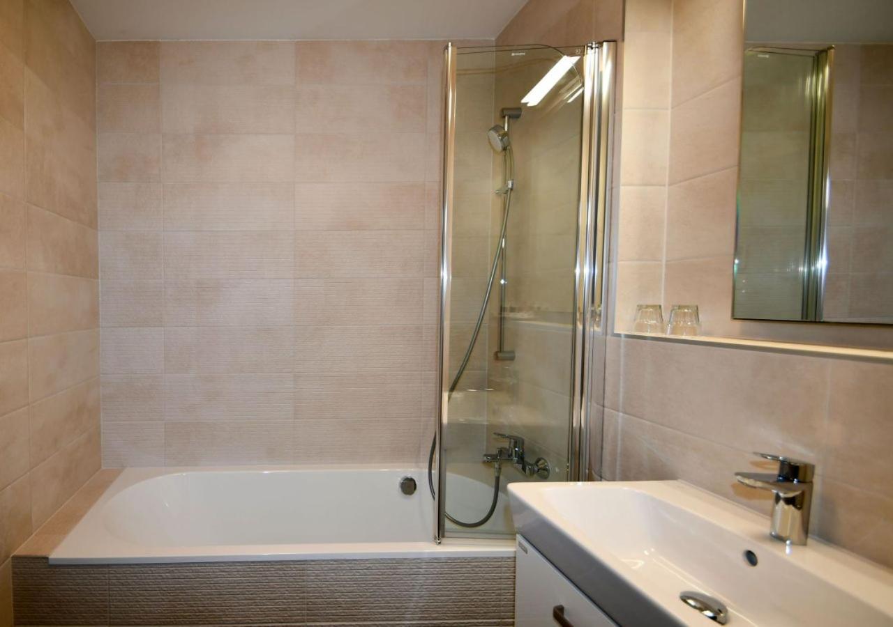EFI Residence Holzova 28