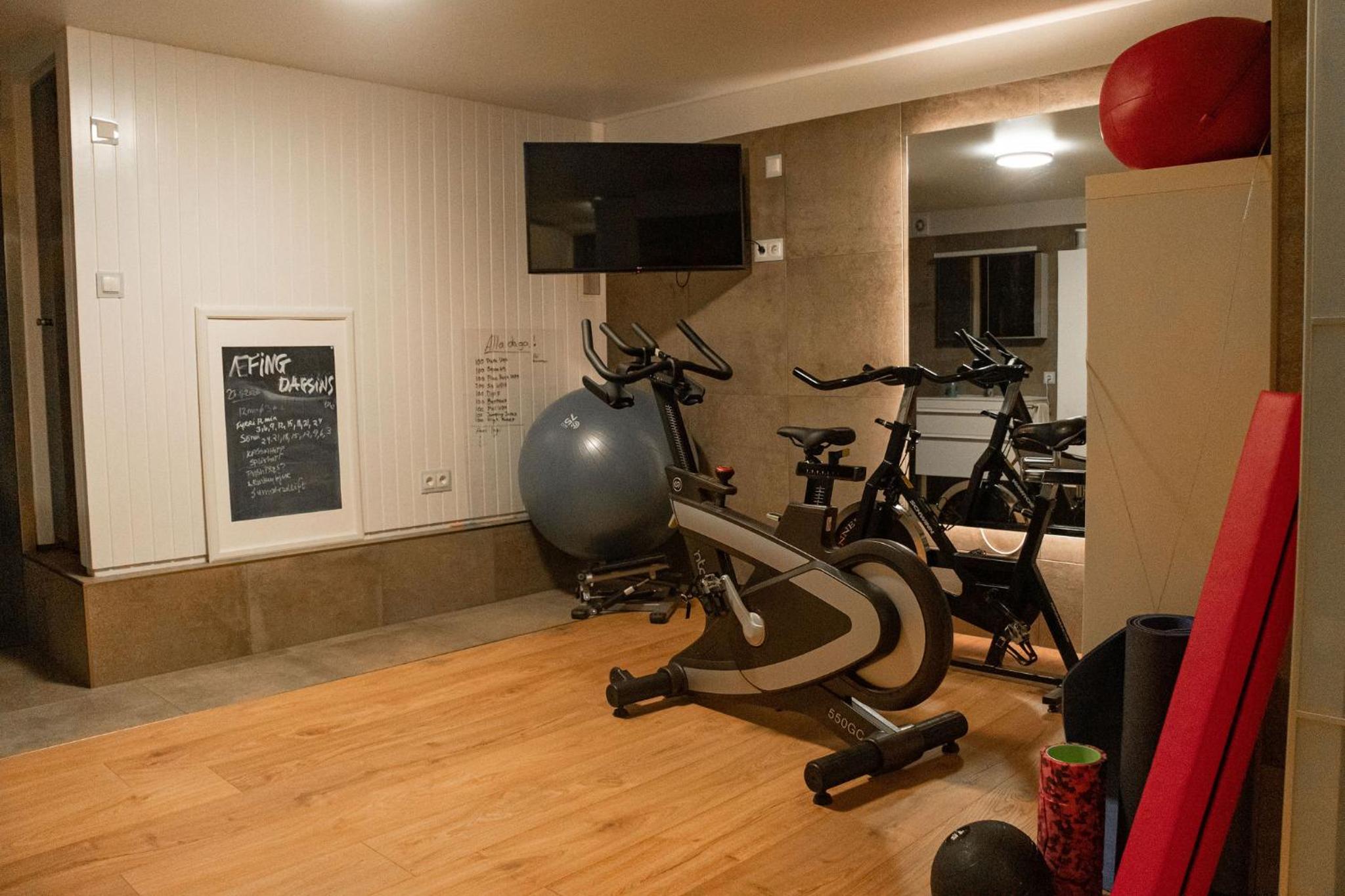 Smart Luxury - Gaming Arena, Gym, Sauna and Jacuzzi view 5