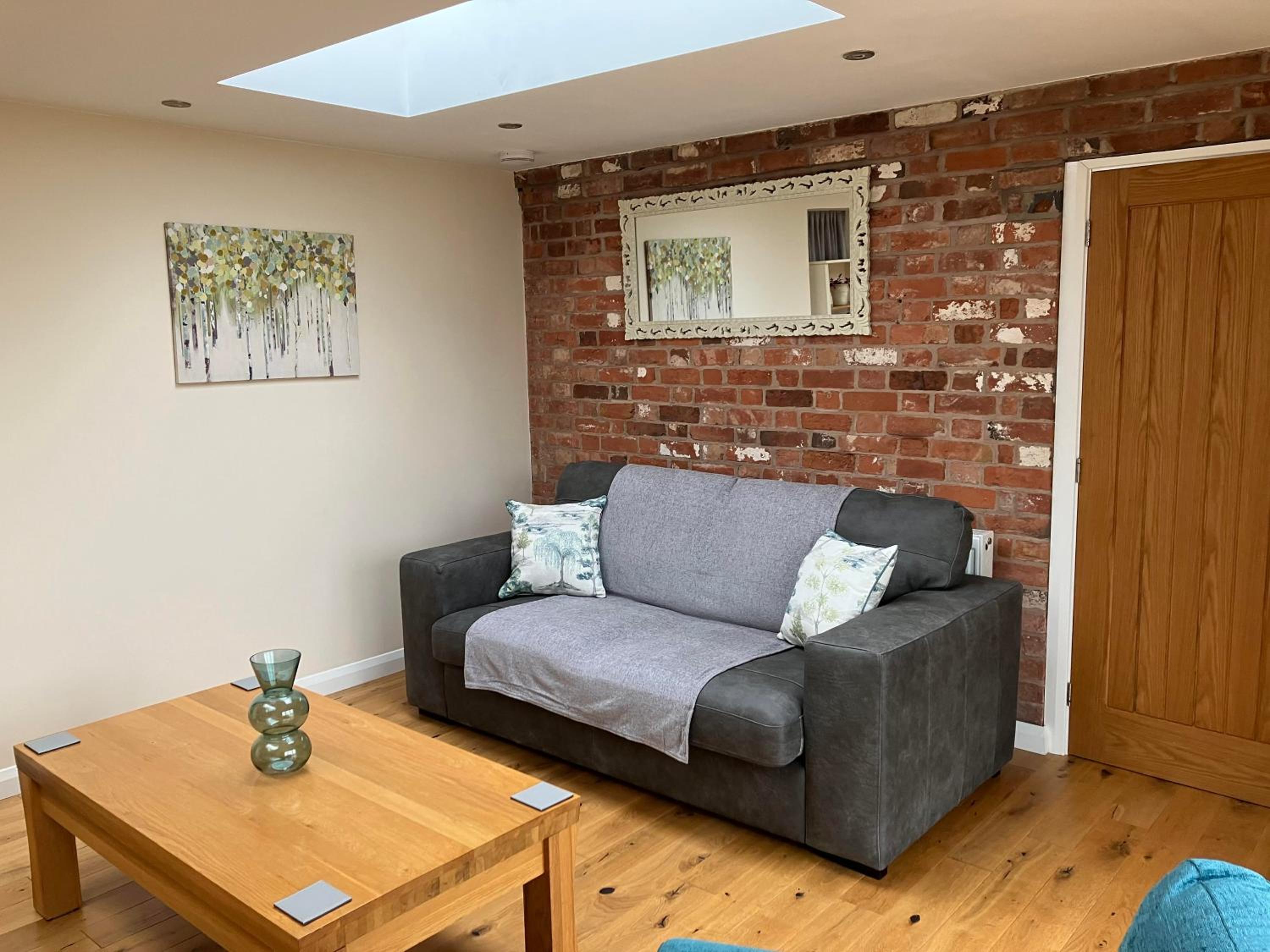 Honeyberry Cottage -PART OF ALTON COTTAGES view 5