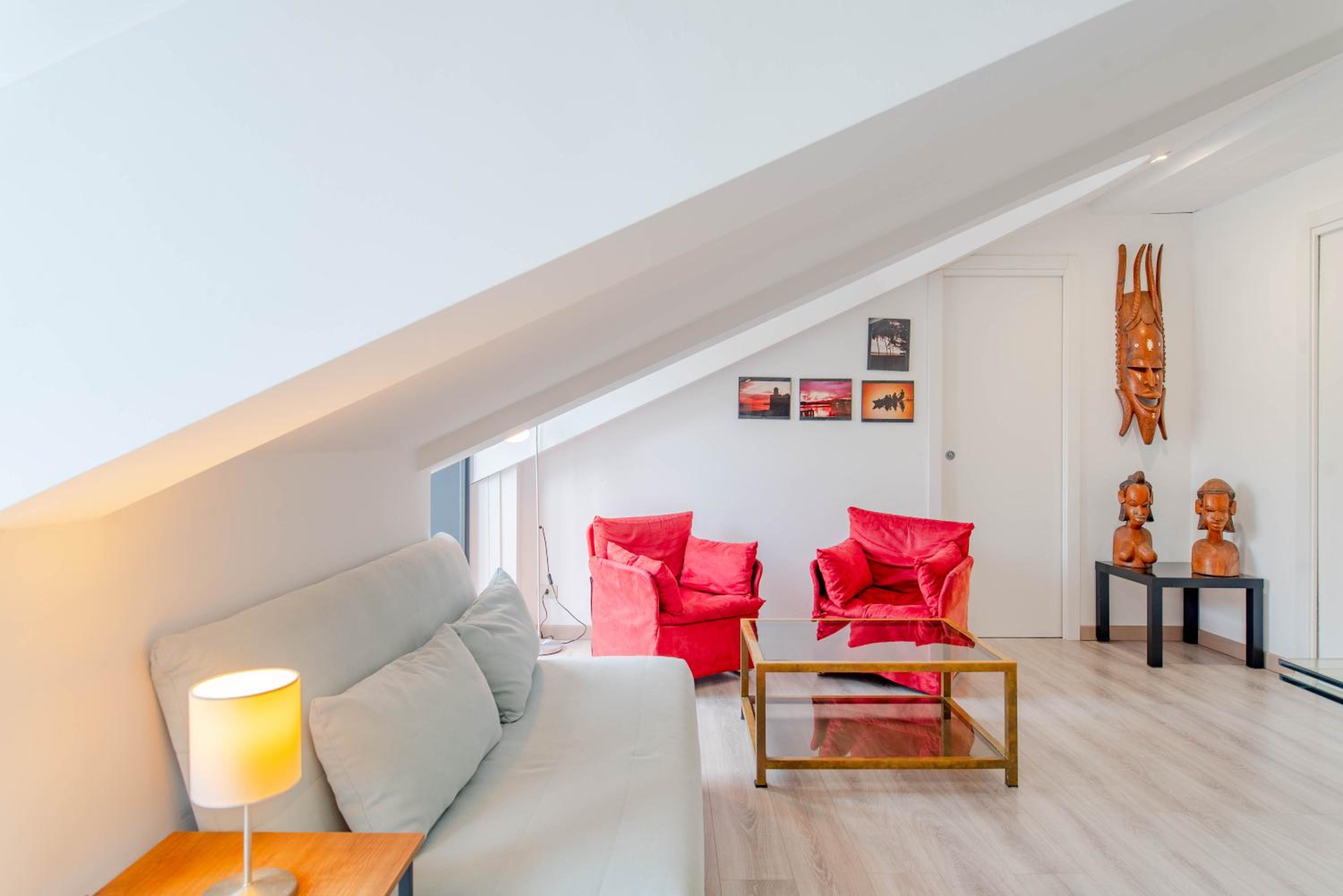 Centro, 2 bagni, 2 camere: La casa sui tetti view 4