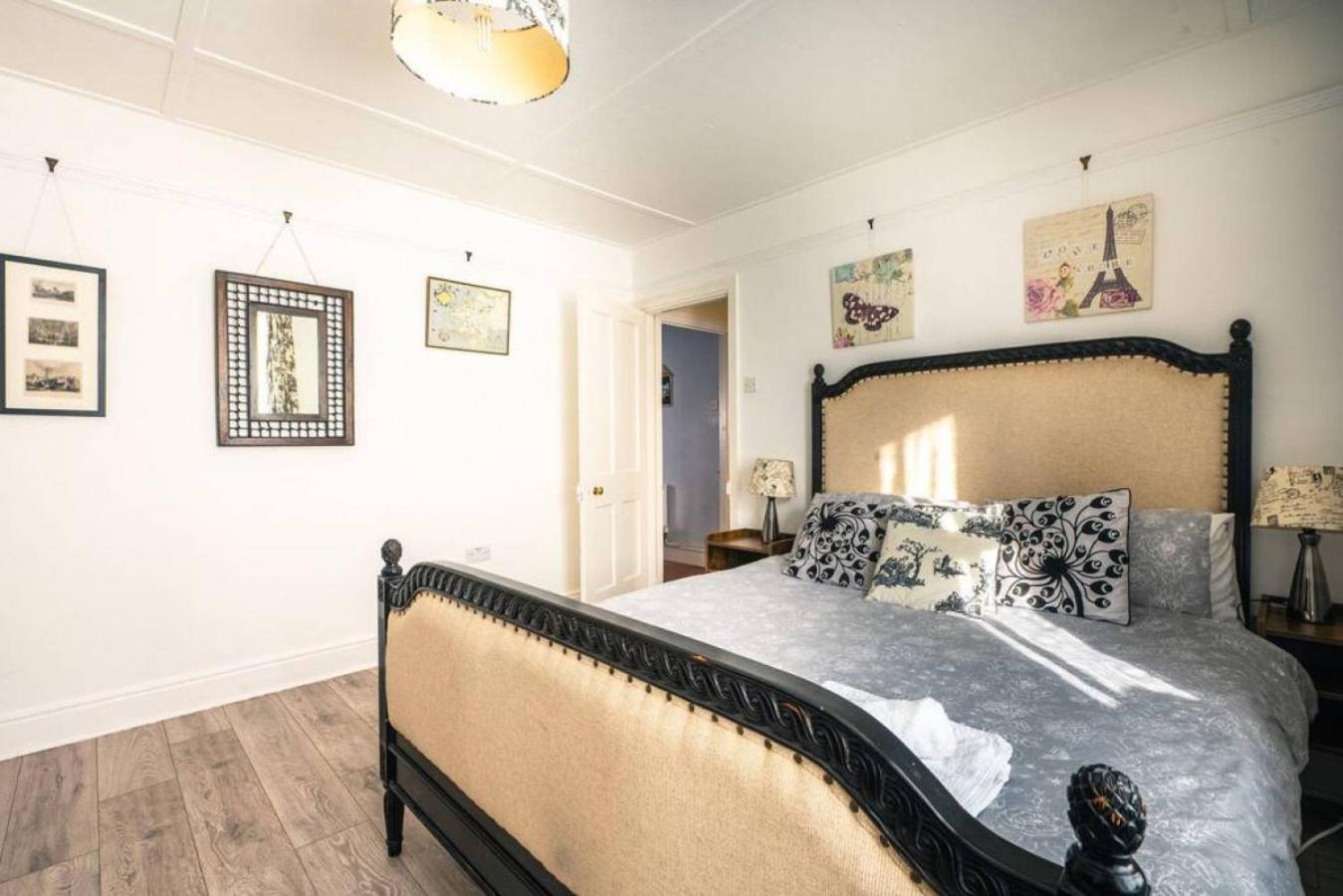 Cosy Welsh Cottage in St Davids Centre with Garden view 5