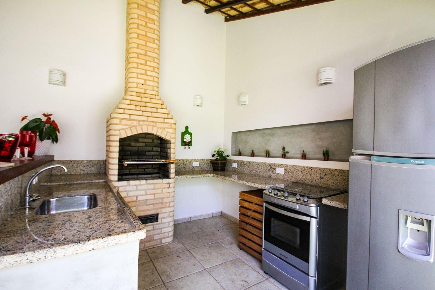 200 metros da praia! Casa alto padrão 5 suítes