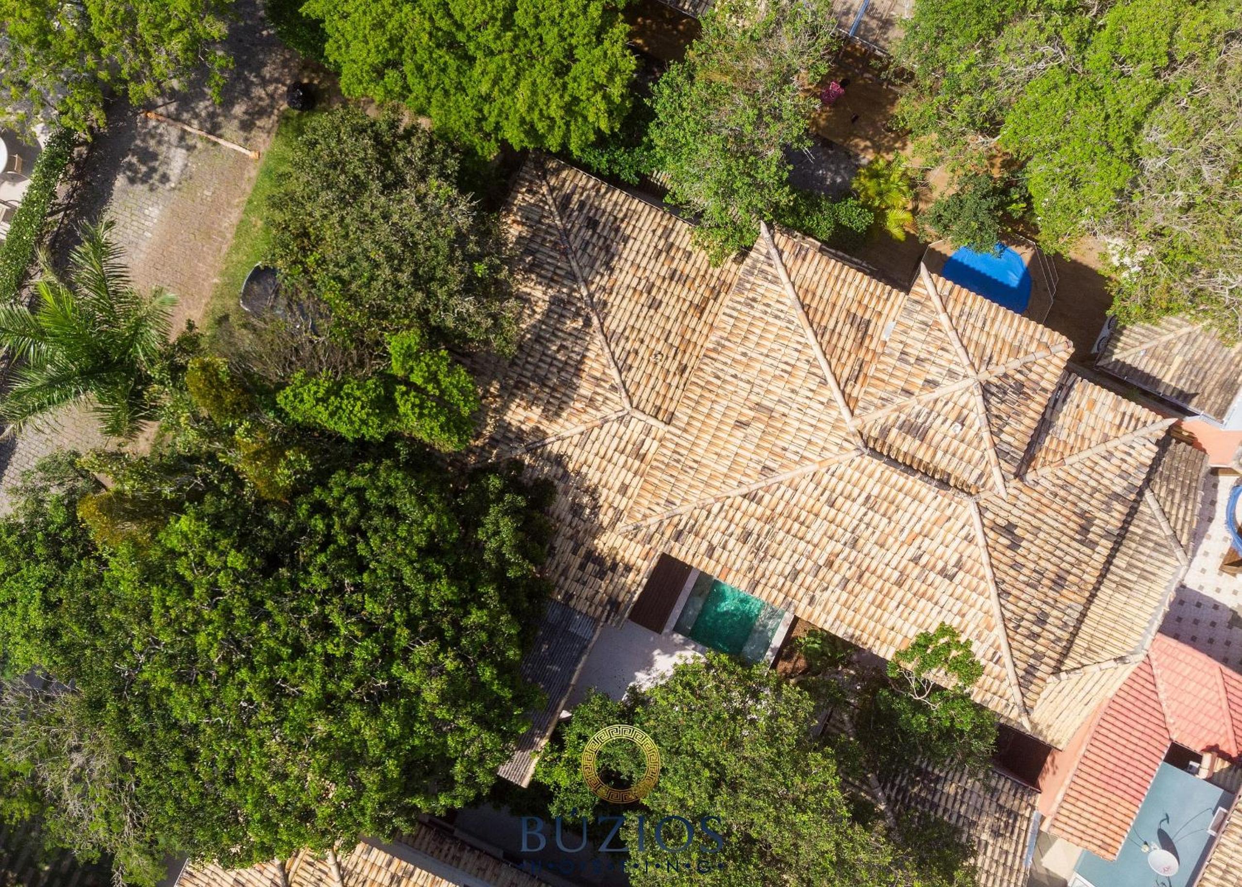 200 metros da praia! Casa alto padrão 5 suítes
