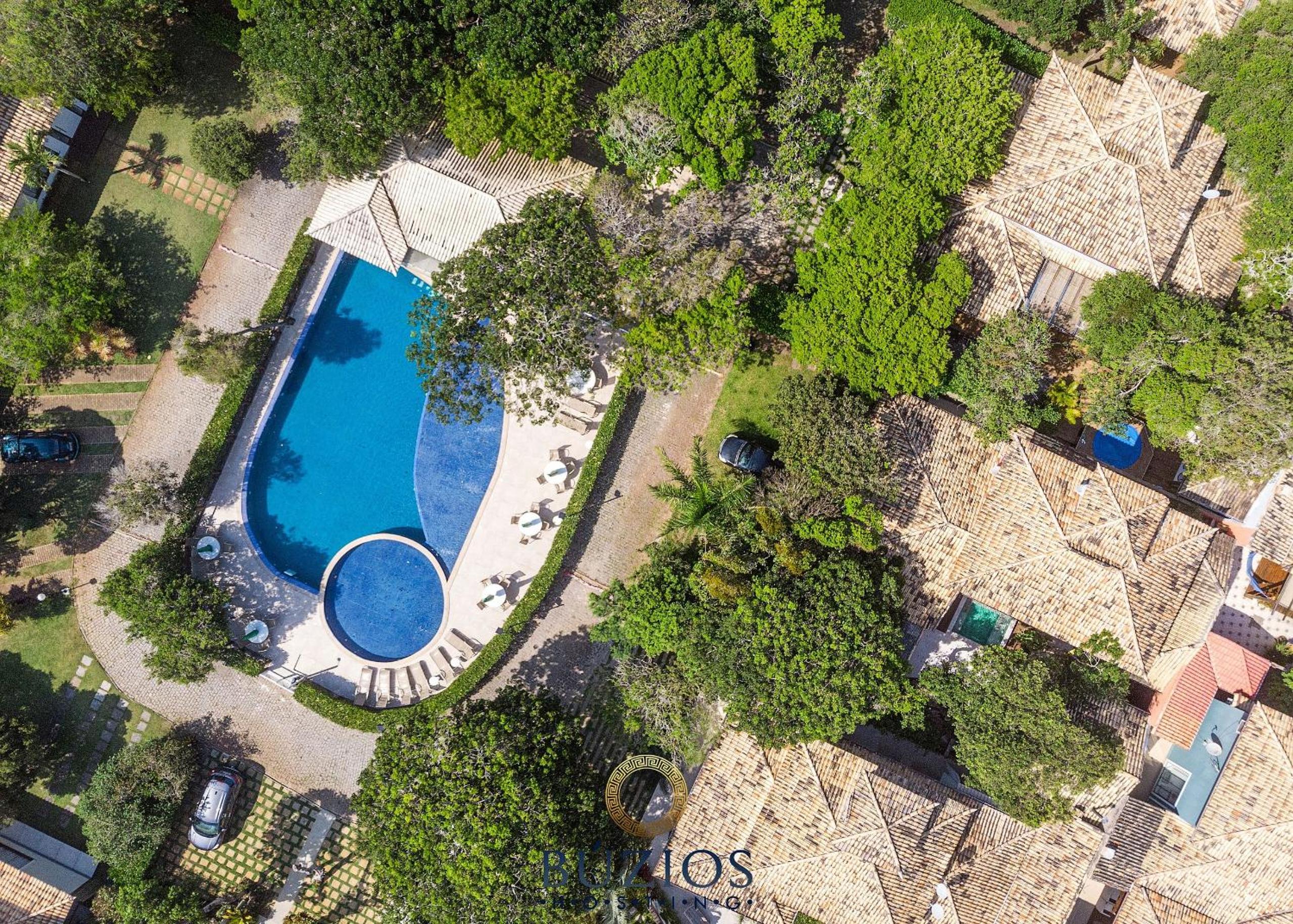 200 metros da praia! Casa alto padrão 5 suítes