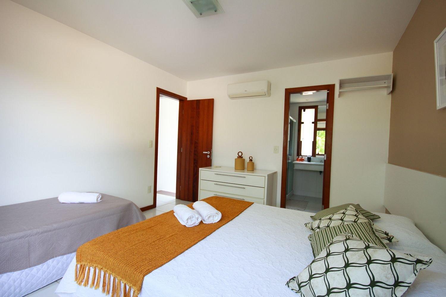 200 metros da praia! Casa alto padrão 5 suítes