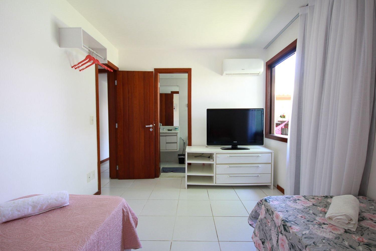 200 metros da praia! Casa alto padrão 5 suítes