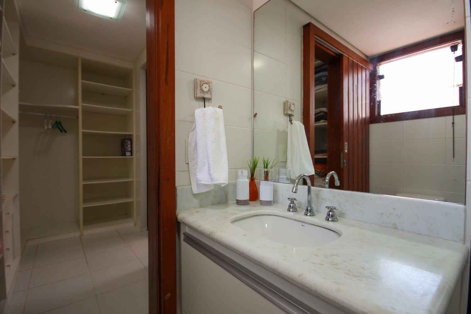 200 metros da praia! Casa alto padrão 5 suítes