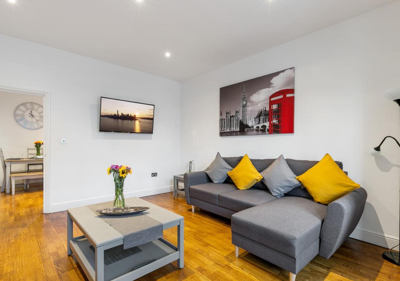 Two Bed Flat in Bush Hill Park view 4