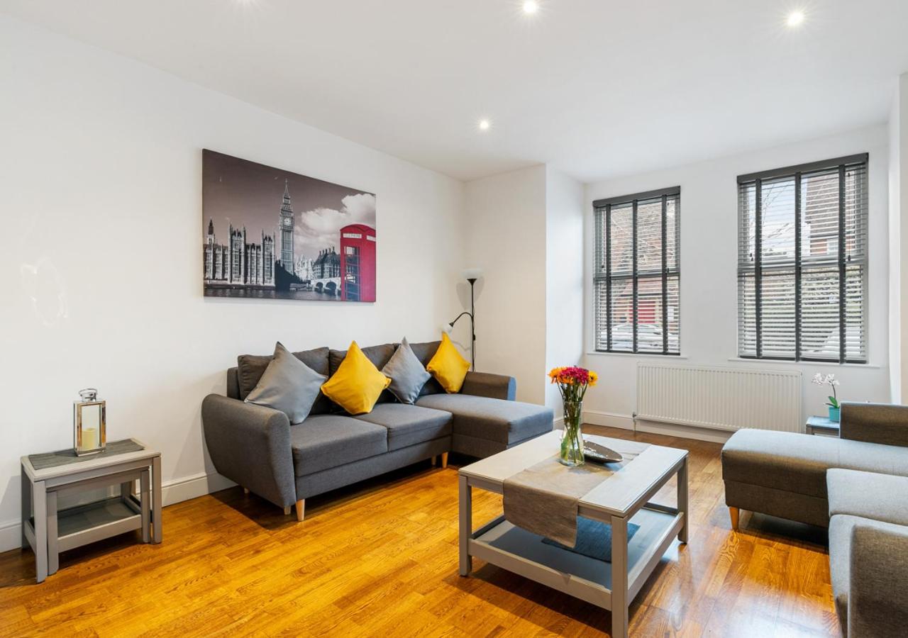 Two Bed Flat in Bush Hill Park view 5