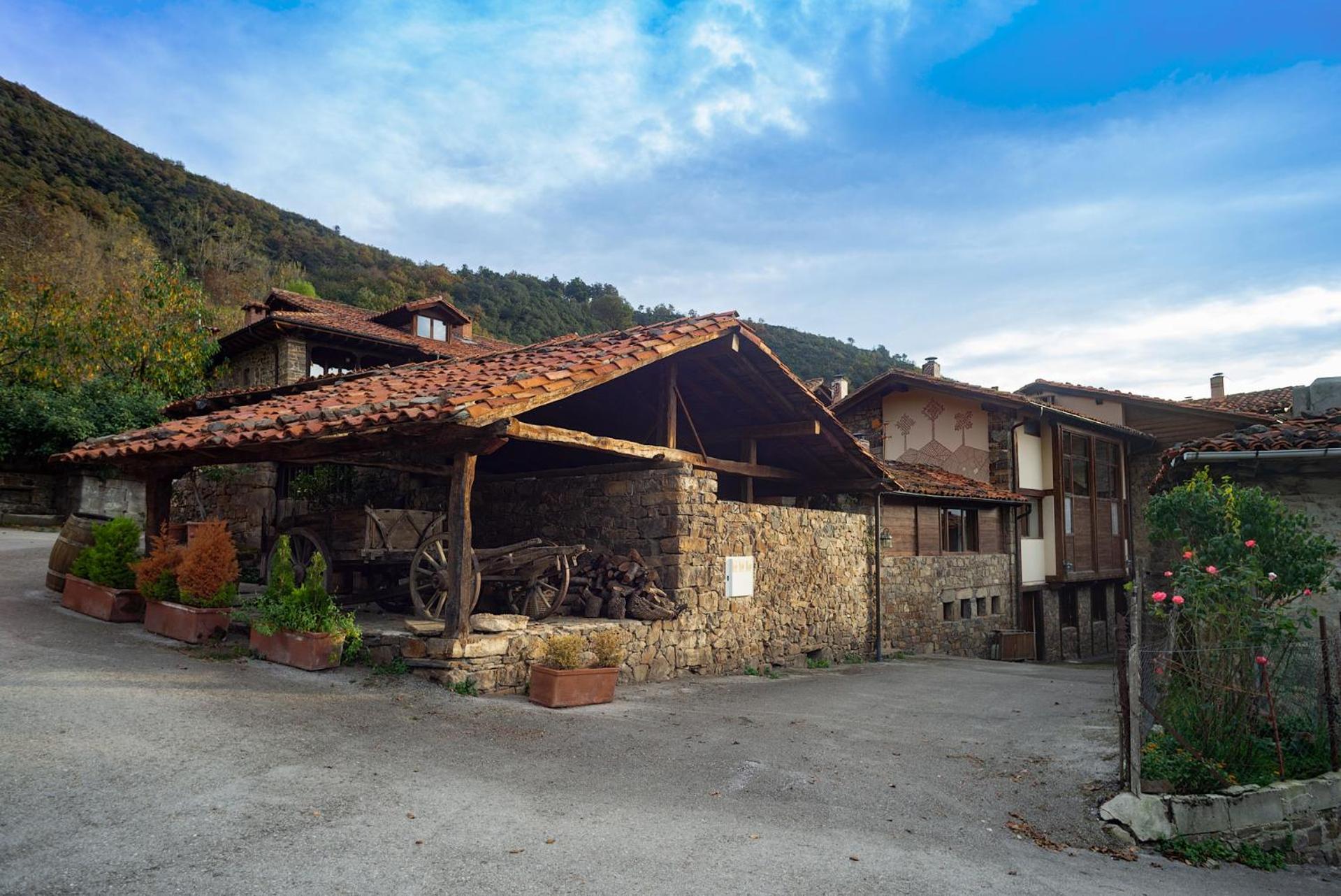 La Casa de las Chimeneas view 2