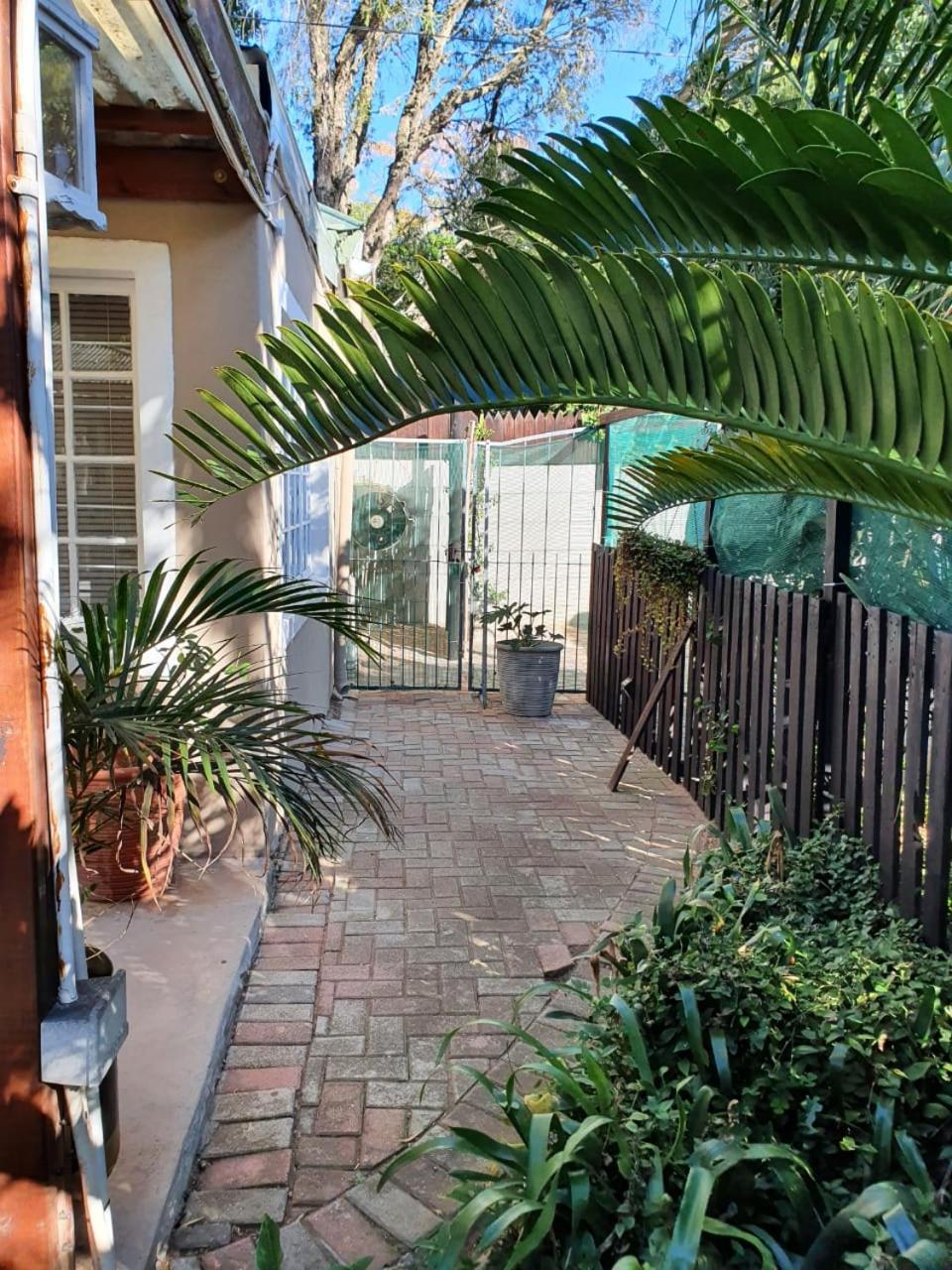 Paradise in the City - Cottage One