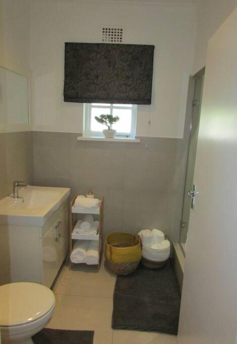 Lovely 1-bedroom rental with a pool view 5