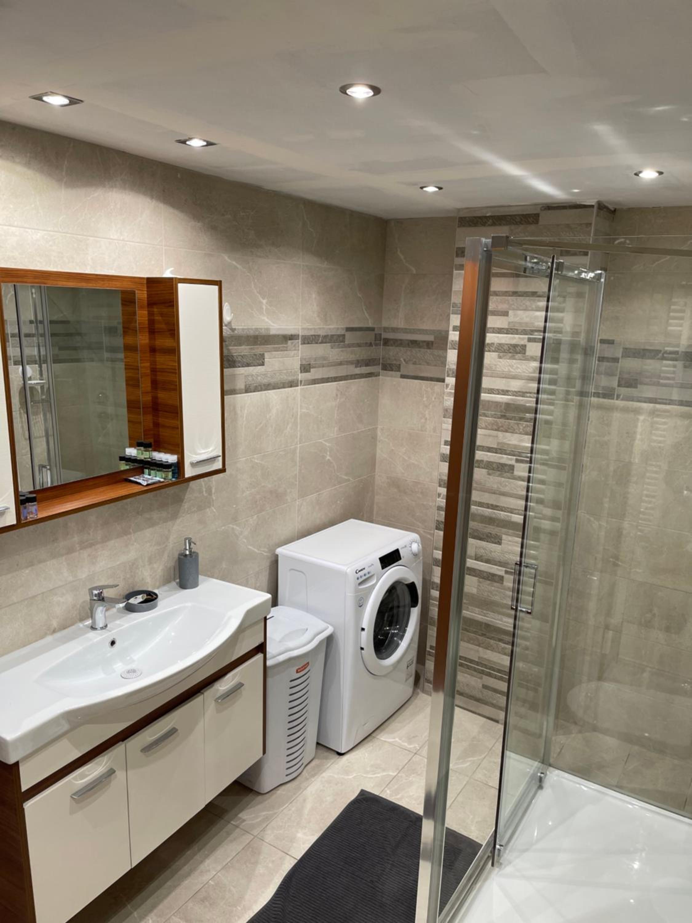 Acropolis Modern Apartments free parking,free pet hosting,Netflix