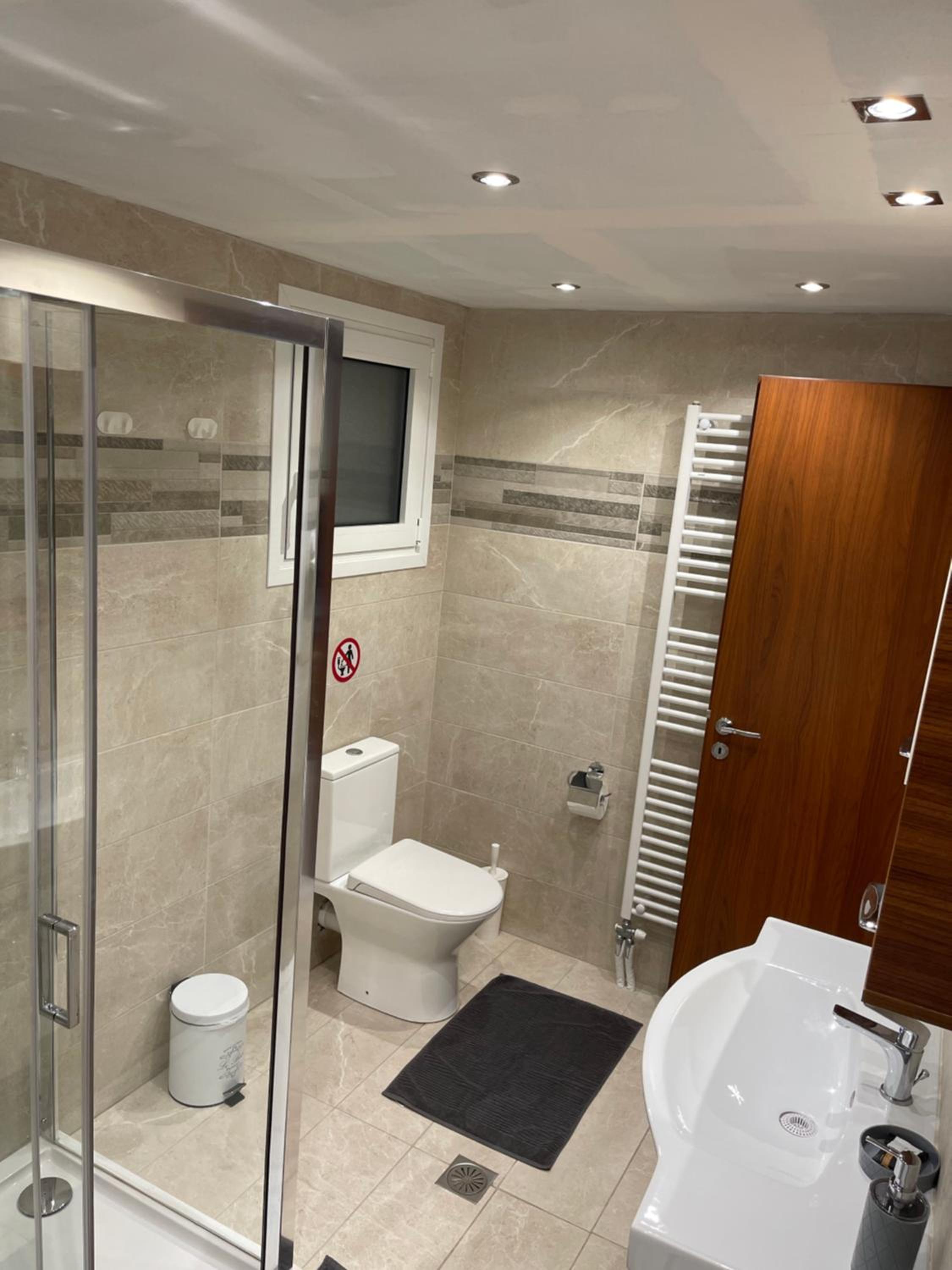Acropolis Modern Apartments free parking,free pet hosting,Netflix