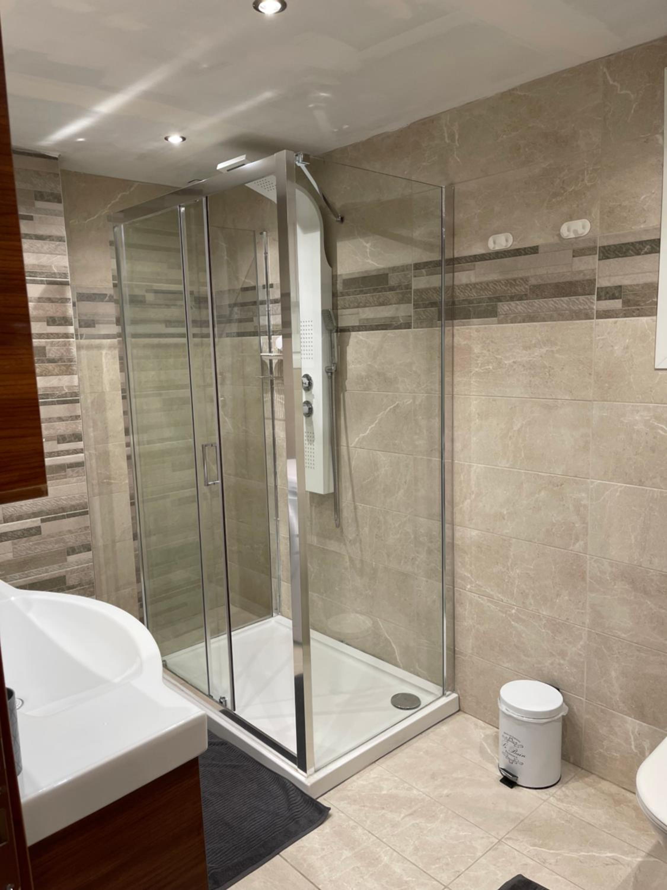 Acropolis Modern Apartments free parking,free pet hosting,Netflix