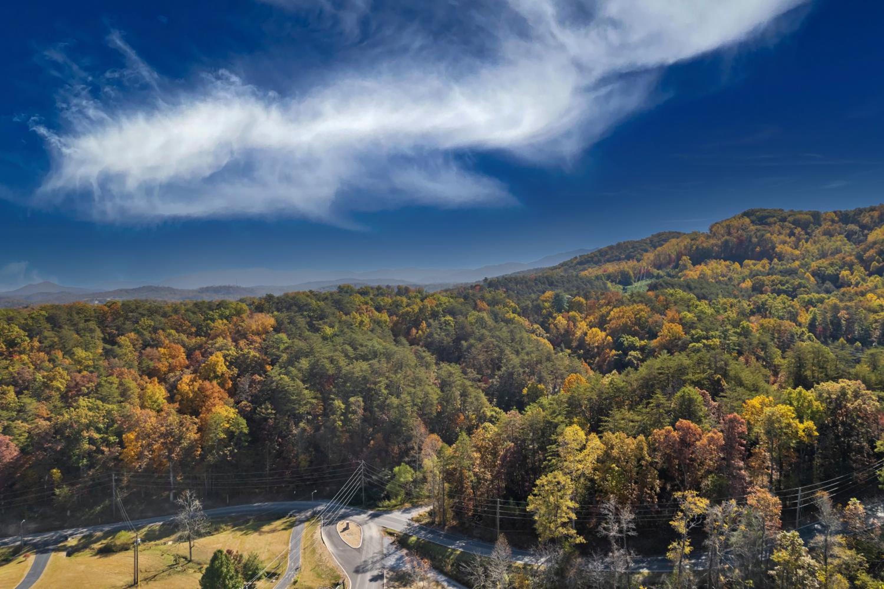 Pine Mountain Retreat, Hot Tub, Game Room, 560 FREE tickets each paid day!!!