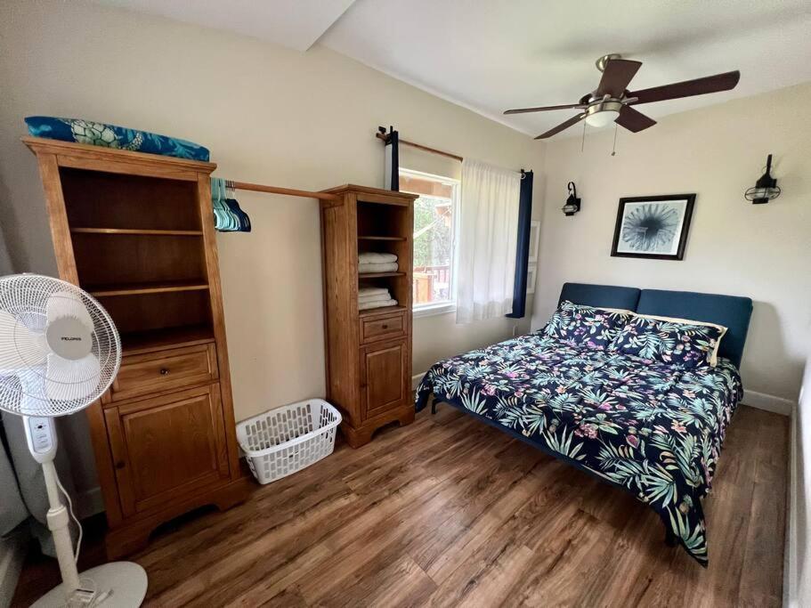 Charming Country Cottage just a few steps from the beach! view 4