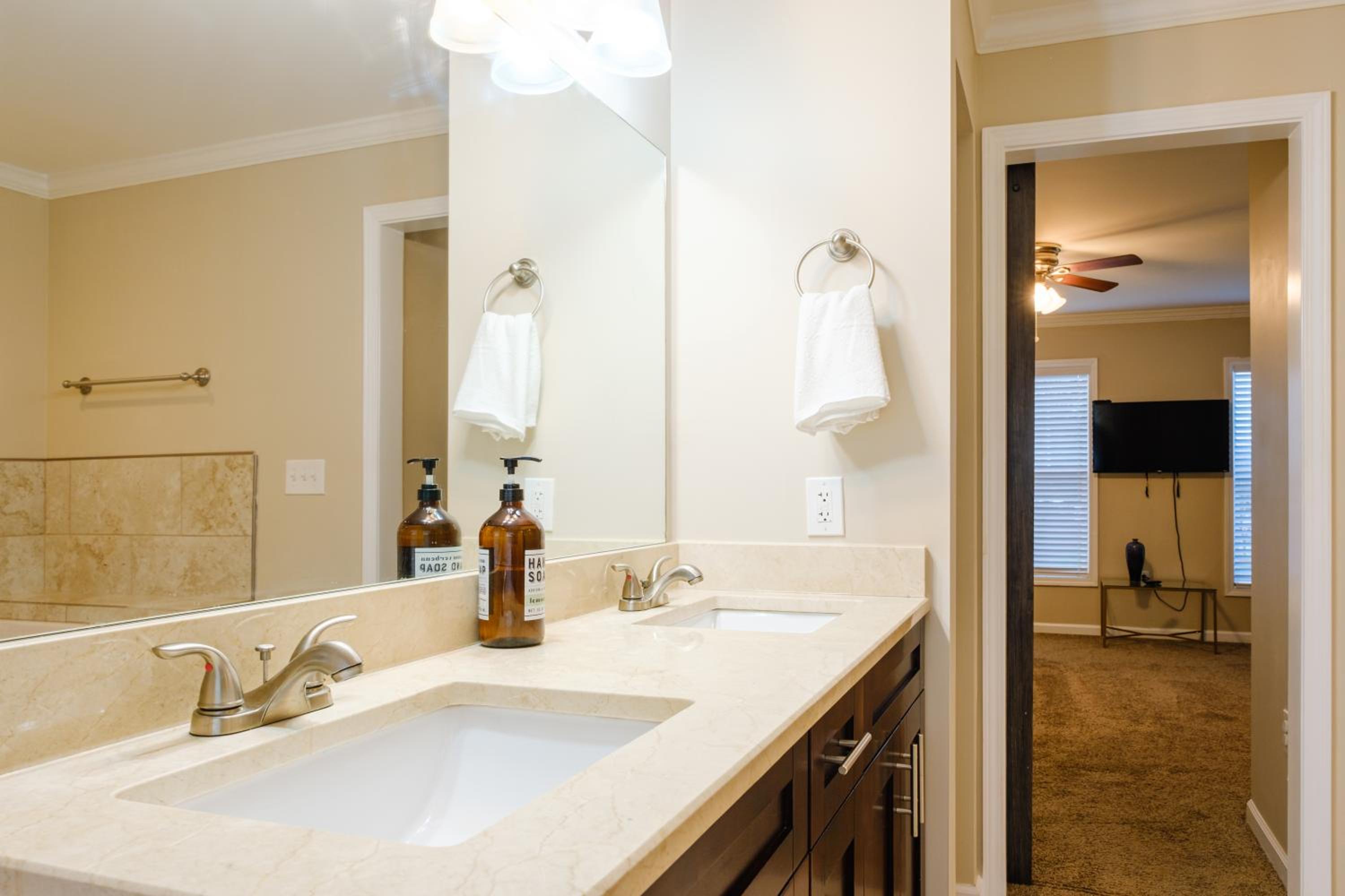 Amazing ATL downtown houses - minutes walk to bars, food and transport!