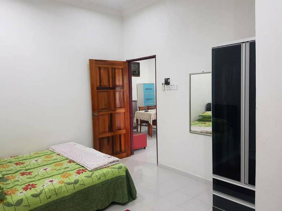 Villa Humaira Homestay - Cozy House for you photo 4