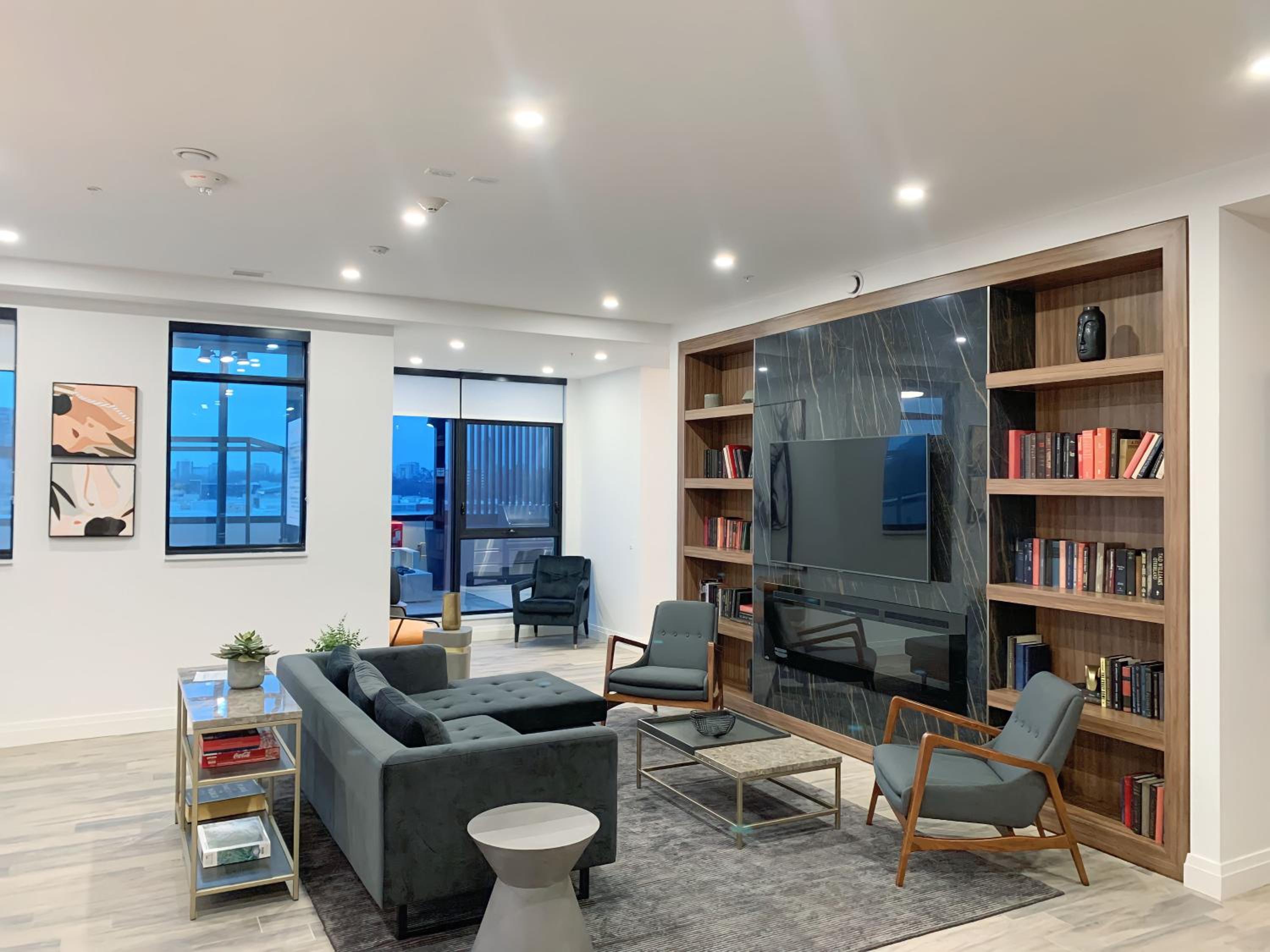 Cozy 1BR Condo w/ Insuite LDRY, Gym & Free Parking