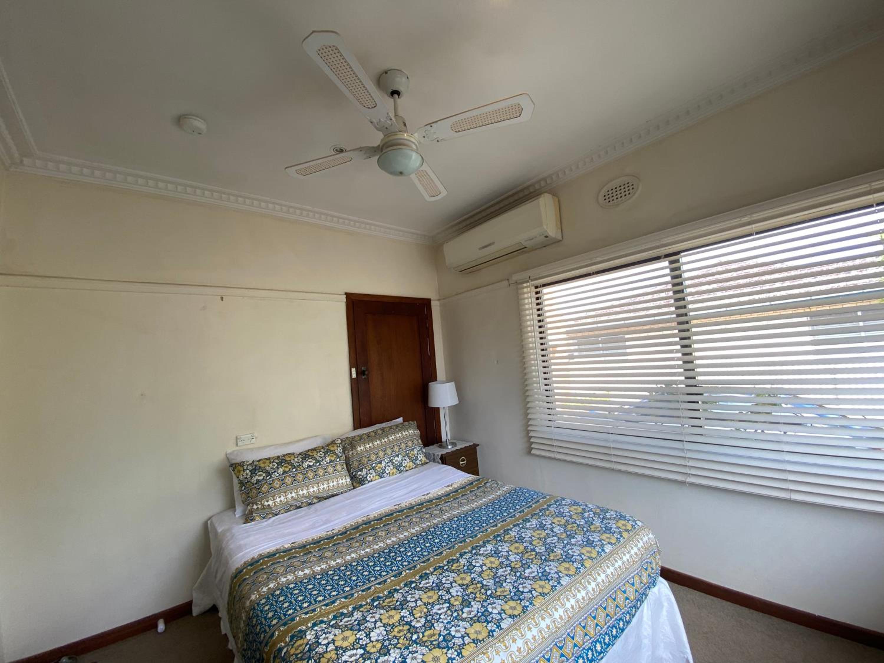 6 Beds-Whole House with 4 bedrooms -Stawell - share accommodation - 3 rooms for 5 gusts are available