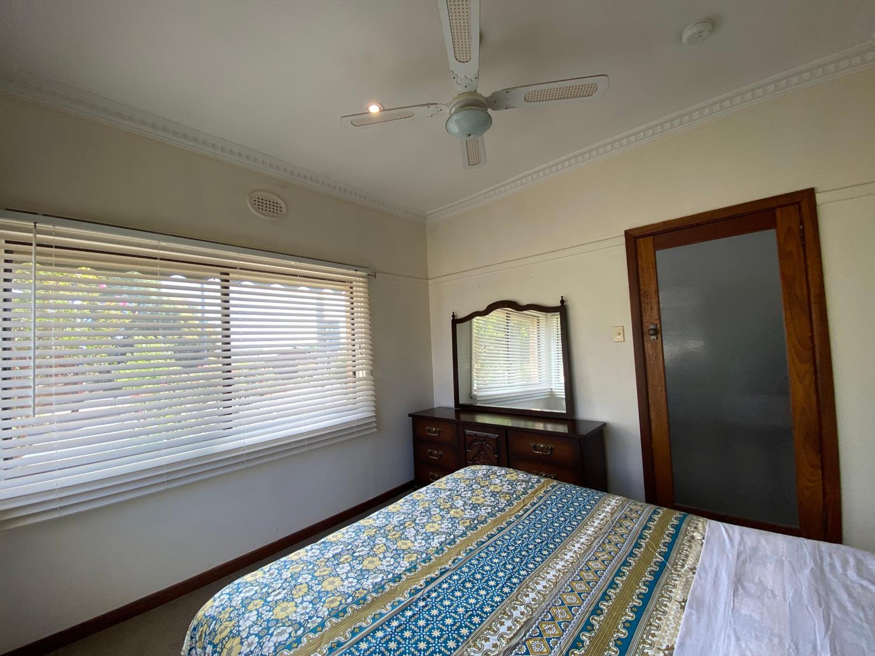 6 Beds-Whole House with 4 bedrooms -Stawell - share accommodation - 3 rooms for 5 gusts are available