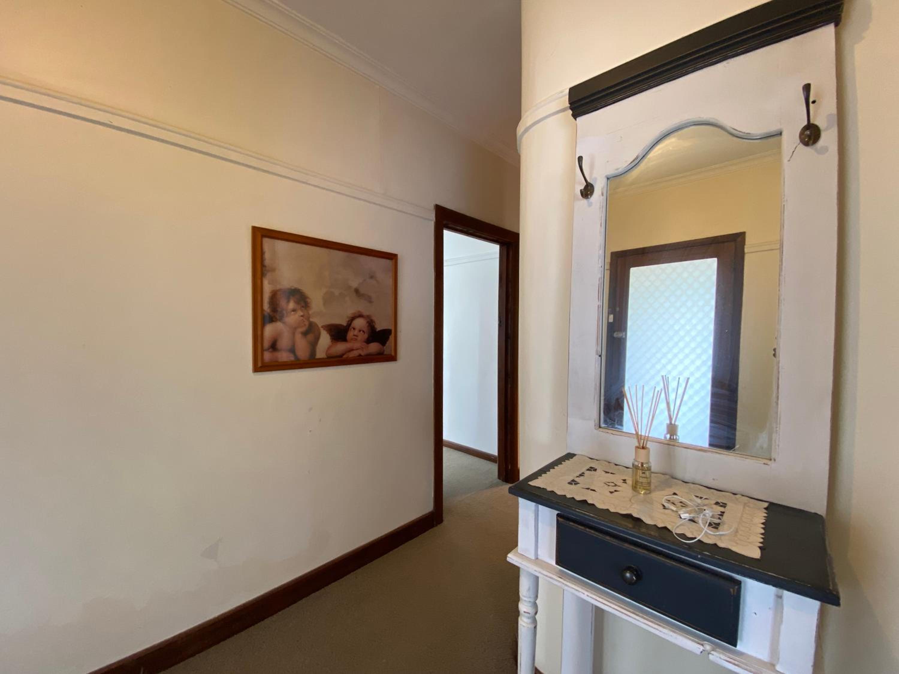 6 Beds-Whole House with 4 bedrooms -Stawell - share accommodation - 3 rooms for 5 gusts are available