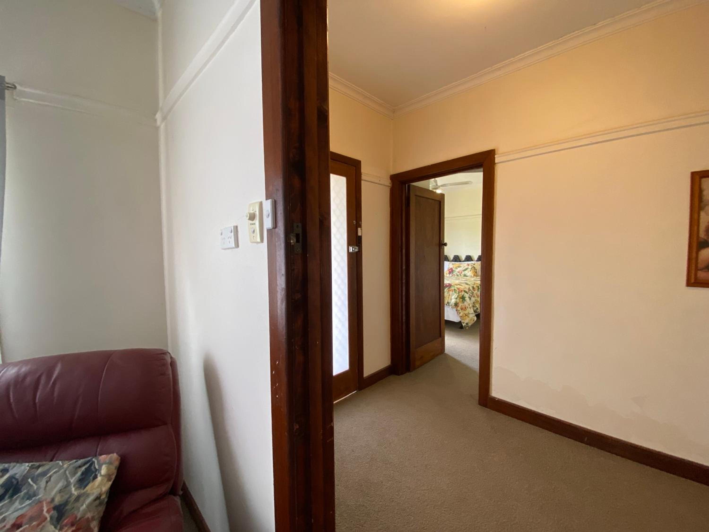 6 Beds-Whole House with 4 bedrooms -Stawell - share accommodation - 3 rooms for 5 gusts are available