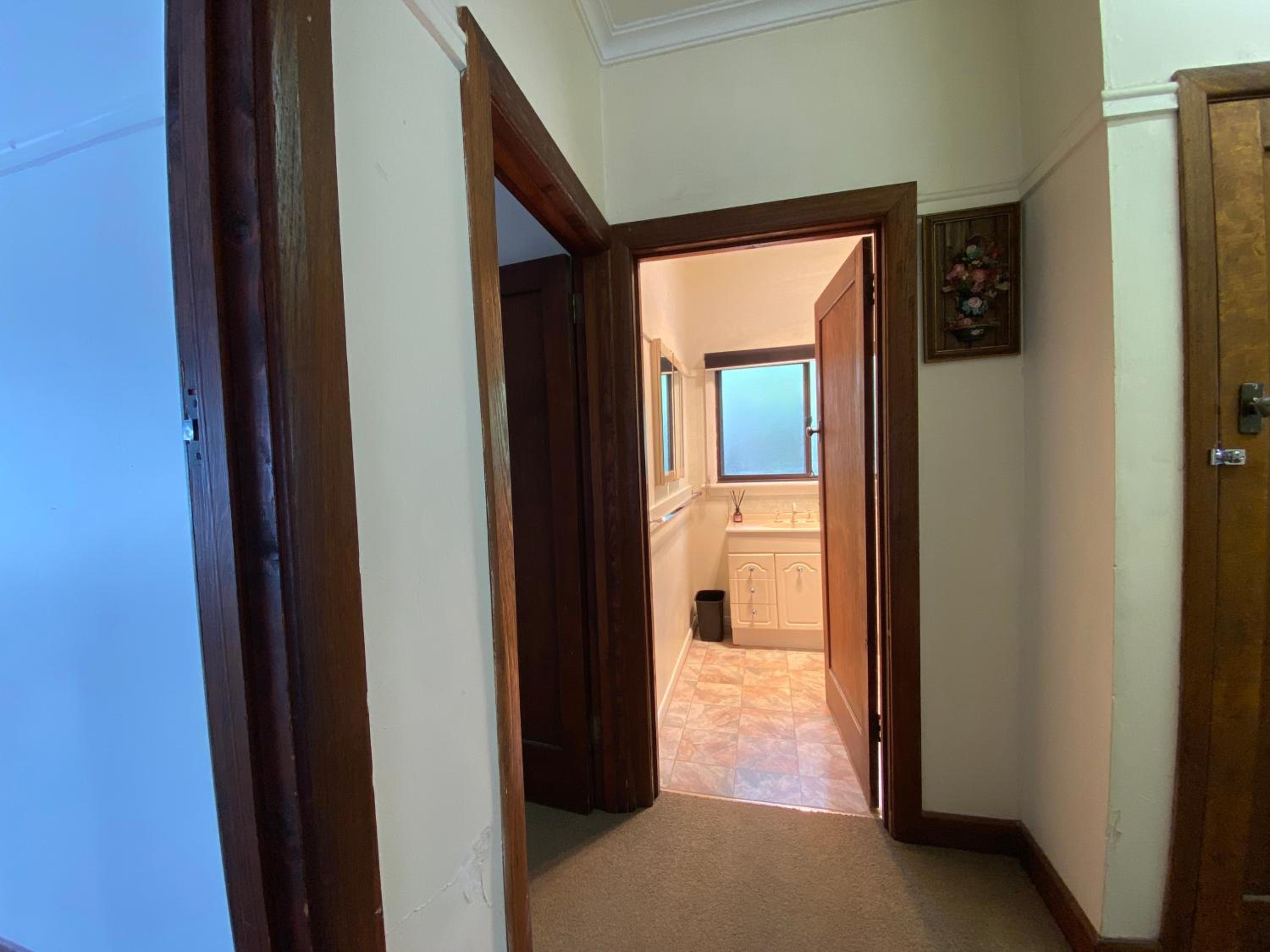 6 Beds-Whole House with 4 bedrooms -Stawell - share accommodation - 3 rooms for 5 gusts are available