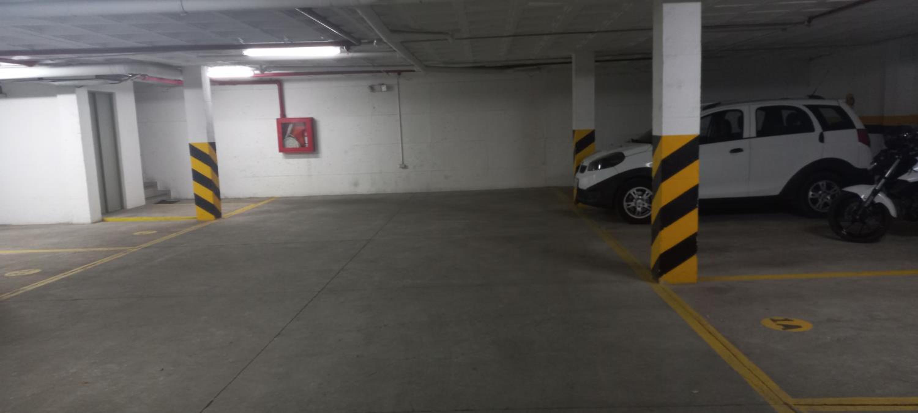 Departamento excelente ubicación con parqueo