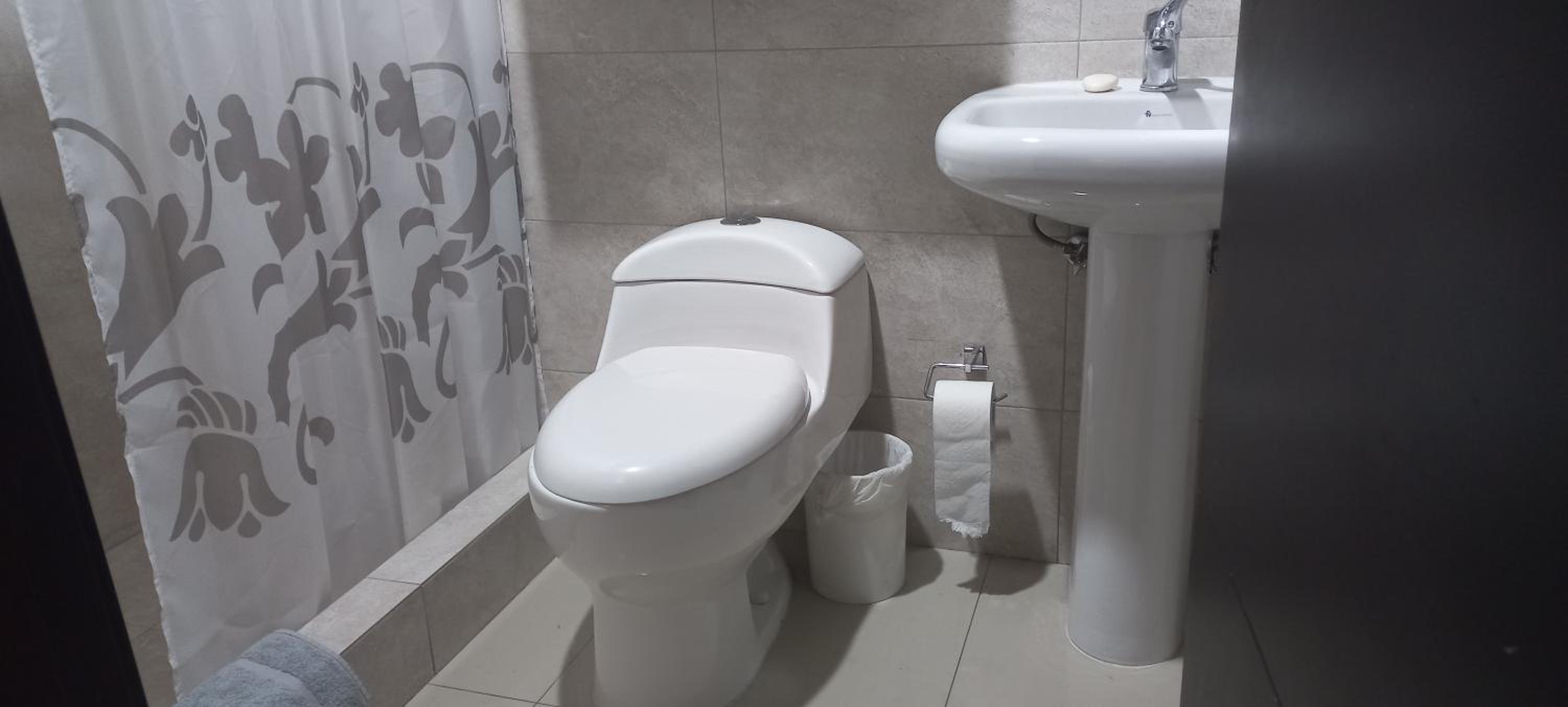 Departamento excelente ubicación con parqueo