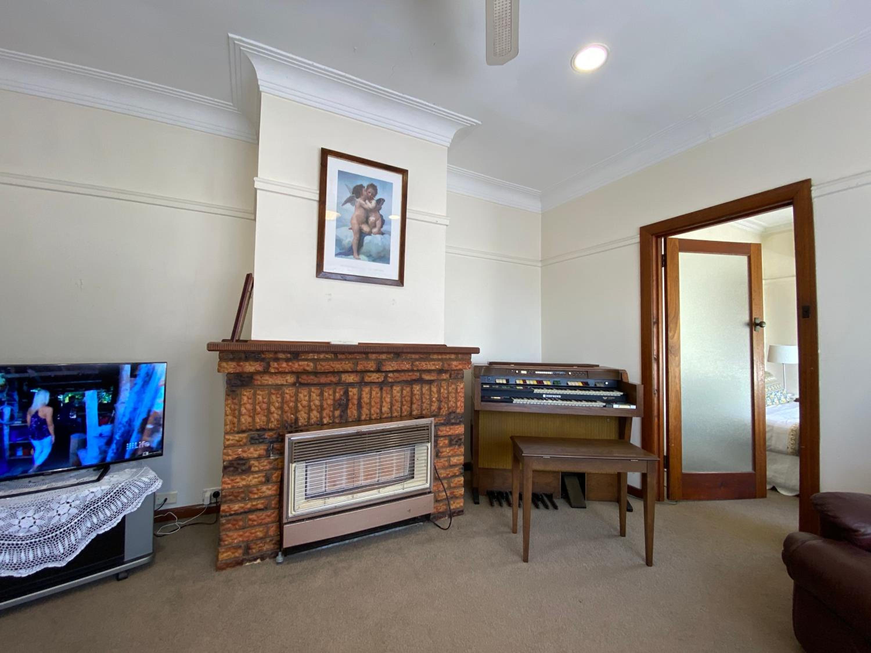6 Beds-Whole House with 4 bedrooms -Stawell - share accommodation - 3 rooms for 5 gusts are available