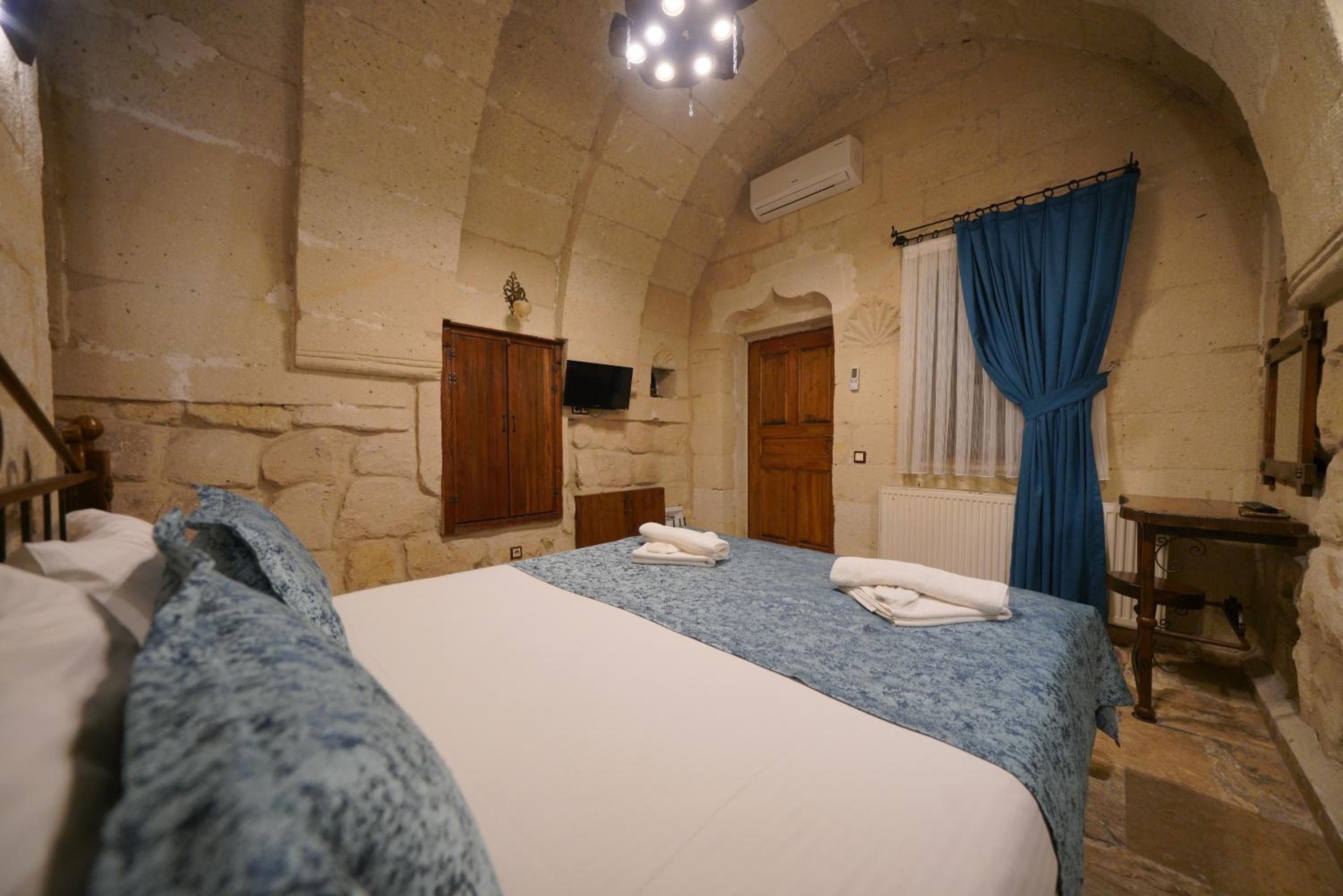 Emit Cave Hotel - Image 12