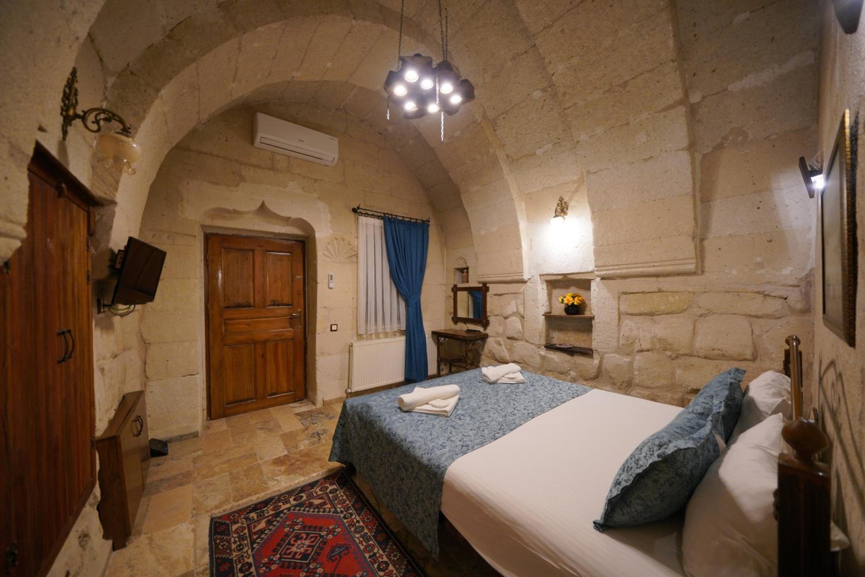 Emit Cave Hotel - Image 14